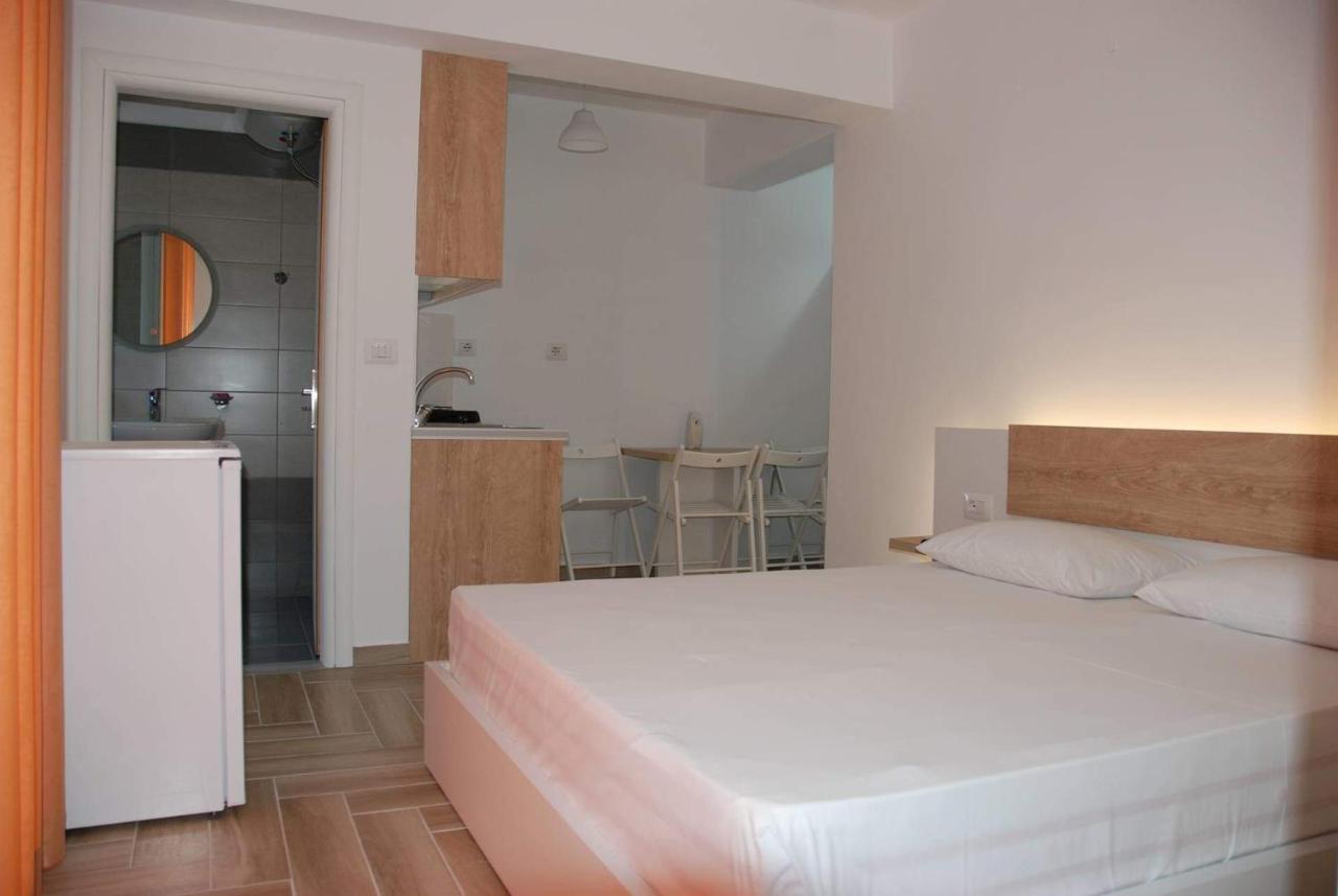 The Hill Apartment Sarandë エクステリア 写真