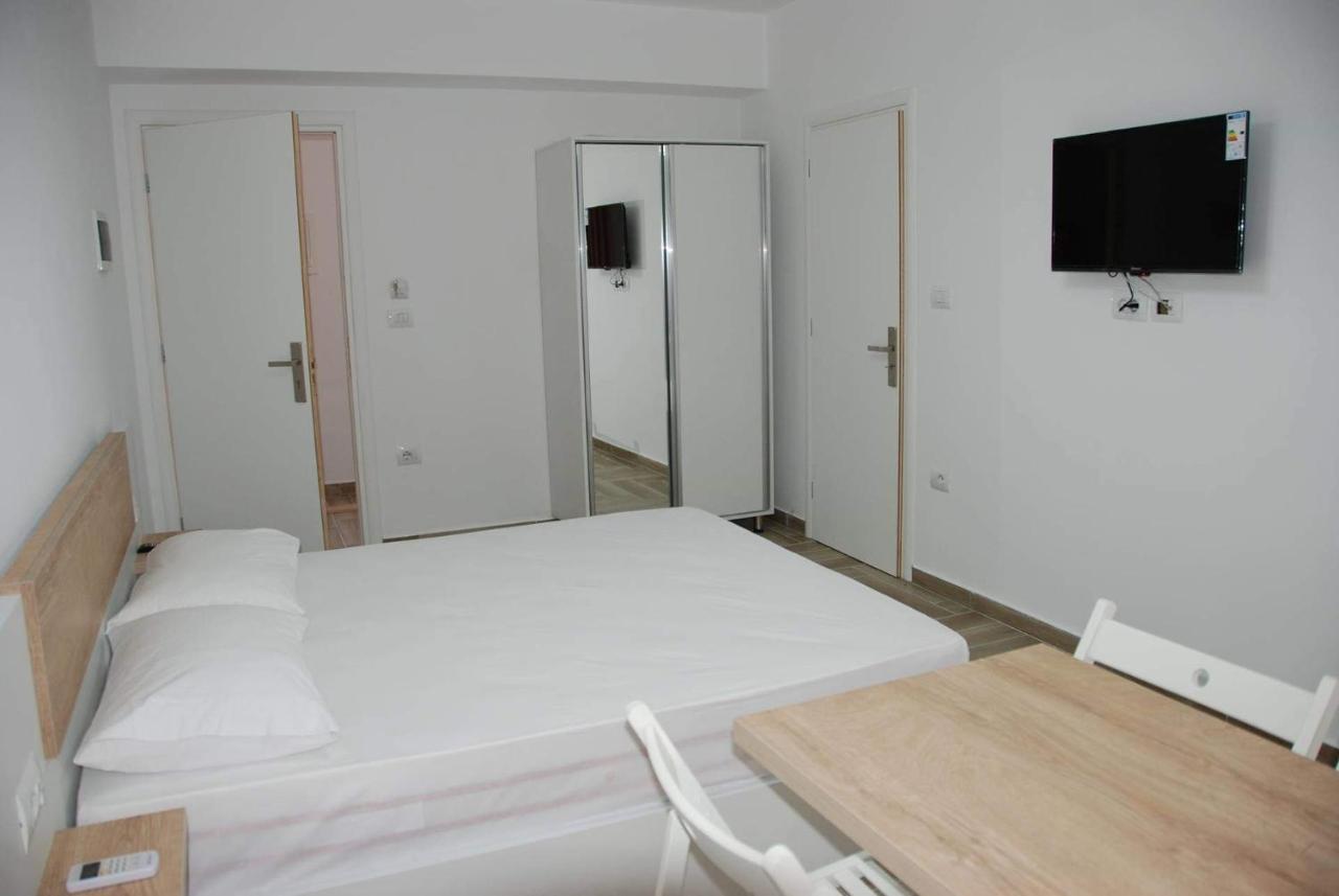 The Hill Apartment Sarandë エクステリア 写真